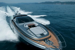 Yacht Rhino -  Forward